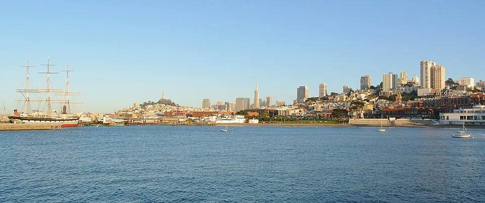 From left to right : San Francisco Maritime National Historical Park, Telegraph Hill and Coit Tower, Fisherman's Wharf, Downtown San Francisco, Russian Hill and Aquatic Park Historic District.